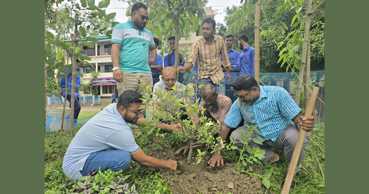 ‘আগ্রজের উচিৎ অনুজকে মানবিক কাজে উৎসাহিত করা’