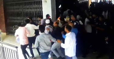 অটোপাসের দাবিতে জাতীয় বিশ্ববিদ্যালয় উপাচার্যের ওপর হামলা