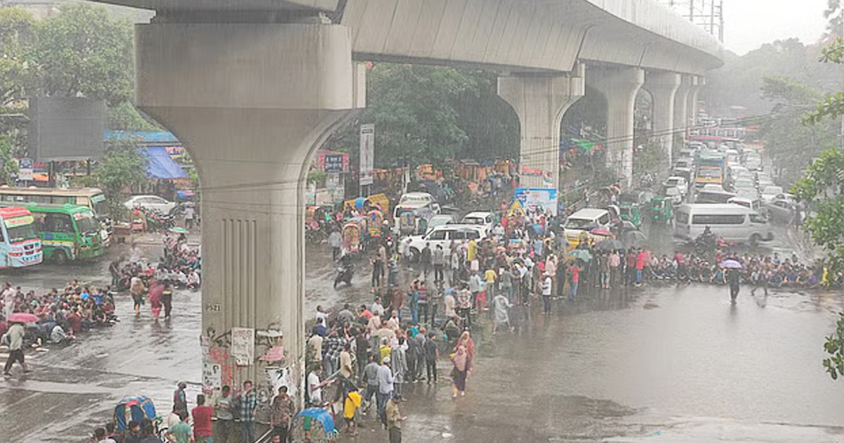 সাম্য হত্যার বিচার দাবিতে শাহবাগ মোড়ে ছাত্রদলের অবস্থান, যান চলাচল বন্ধ