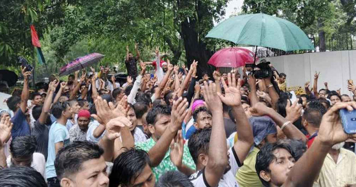 হাইকোর্টের রায়ে ইশরাক সমর্থকদের আনন্দ মিছিল