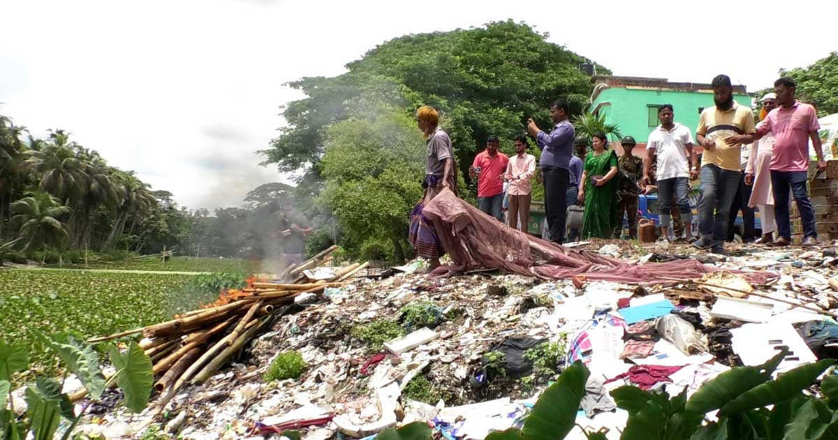 লক্ষ্মীপুরে জলাবদ্ধতা নিরসনে ডাকাতিয়া নদীর অবৈধ বাঁধ অপসারণ