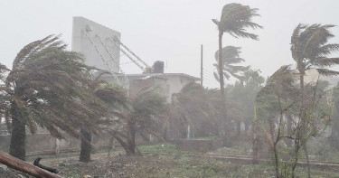 দুপুরের মধ্যে ৬০ কিলোমিটার বেগে ঝড়ের শঙ্কা