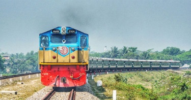 ‘প্রকৃতির ডাকে সাড়া’ দিতে গিয়ে এ কেমন পরিস্থিতিতে পড়লেন ট্রেনচালক?