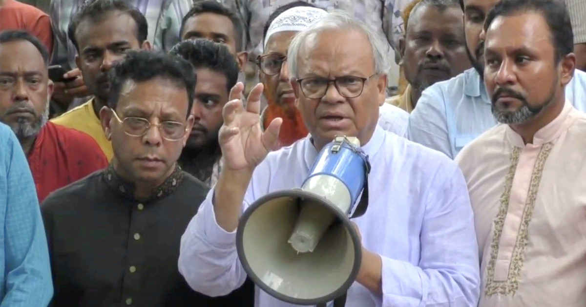 ‘যাদের রক্তের ওপর অন্তবর্তী সরকার, তাদের সন্তানেরা কেন এতিমখানায় থাকবে’