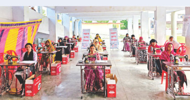 উপকূলীয় দরিদ্র নারীদের বিনামূল্যে প্রশিক্ষণ দিয়ে সেলাই মেশিন দিলো বসুন্ধরা গ্রুপ