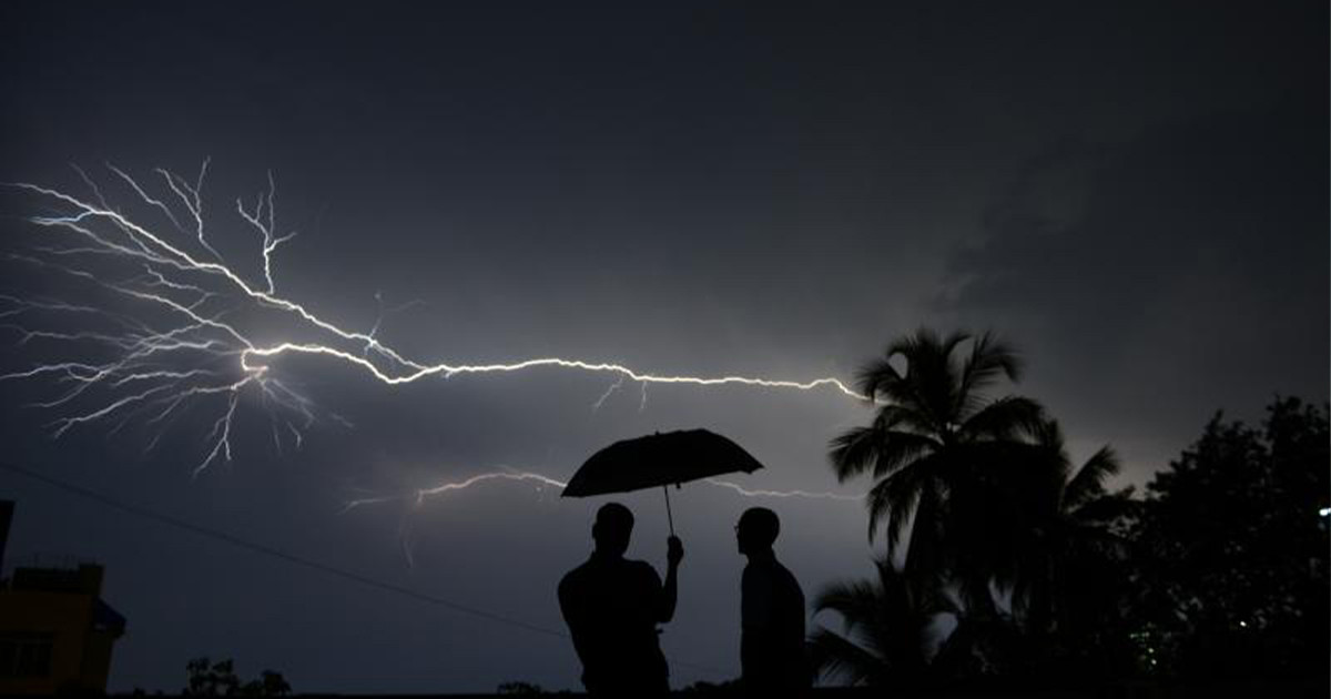 পাকিস্তানে ধুলিঝড়-বজ্রবৃষ্টিতে নিহত ১৩