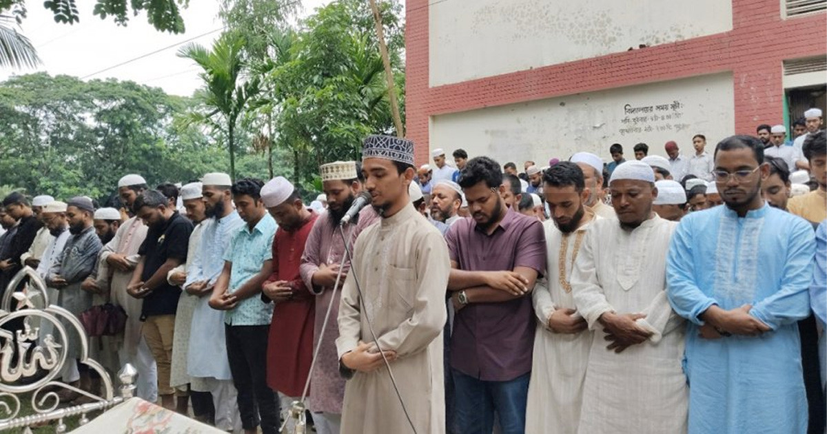 পারিবারিক কবরস্থানে চিরনিদ্রায় শায়িত শহীদ হাসান