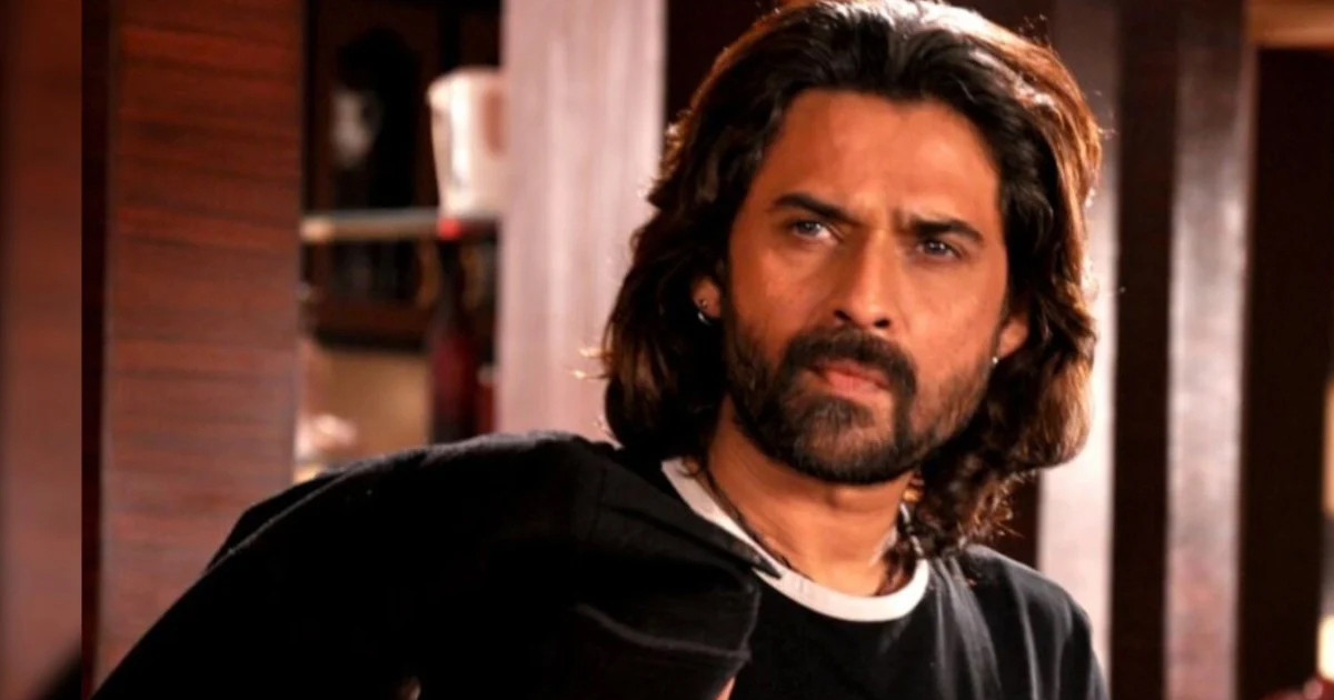 ‘চাঁদের অন্ধকার দিকে দেখা হবে’, রহস্যেঘেরা শেষ পোস্ট মুকুলের