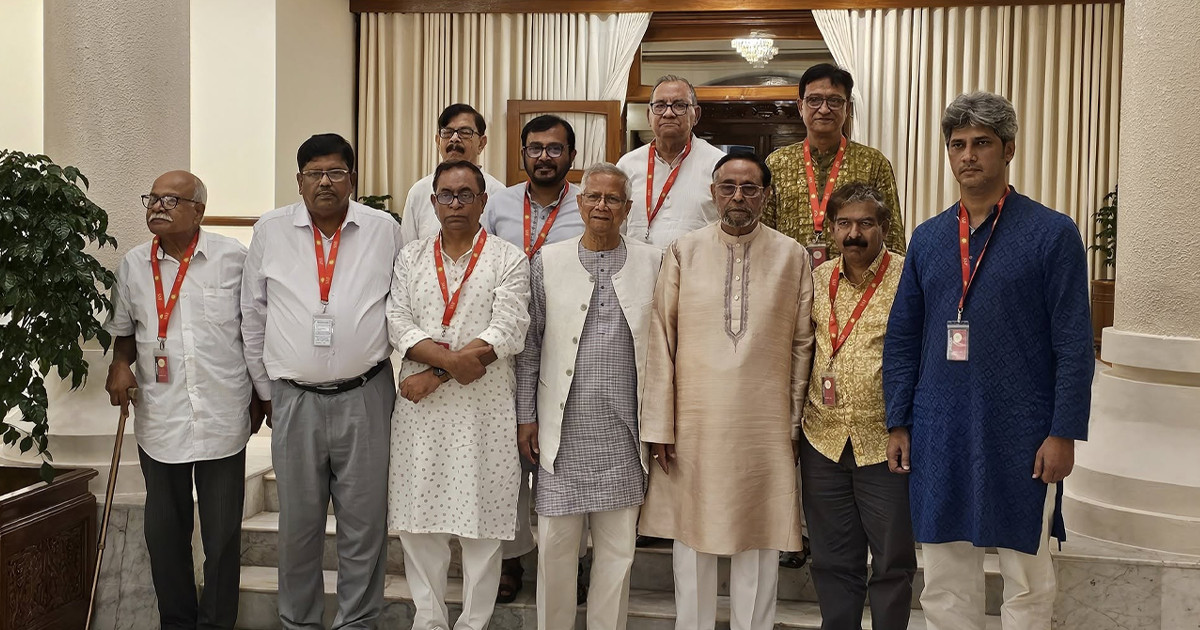 রাজনৈতিক নেতাদের সঙ্গে বৈঠক করলেন প্রধান উপদেষ্টা