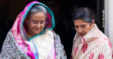 পদত্যাগের অনুরোধ জানিয়ে হাসিনার পা ধরেছিলেন শেখ রেহানা