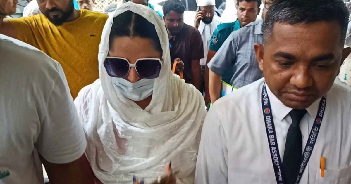 আদালতে পরীমনি