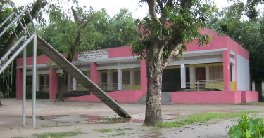 বিদ্যালয় খোলা, হচ্ছে না ক্লাস
