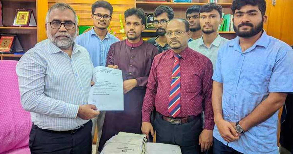 কোটা বাতিলসহ ৪ দাবিতে ইবি উপাচার্যকে স্মারকলিপি