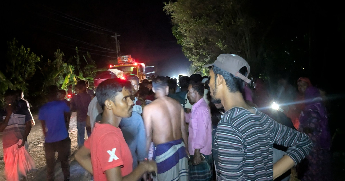 সিরাজগঞ্জে ট্রাকচাপায় তিন মোটরসাইকেল আরোহী নিহত