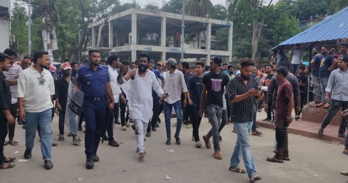পশুর হাট নিয়ে সংঘর্ষ, বিএনপি নেতাসহ আহত ২০