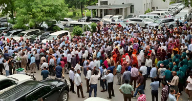 সচিবালয়ে বিক্ষোভ: সিদ্ধান্ত প্রধান উপদেষ্টা দেশে ফেরার পর