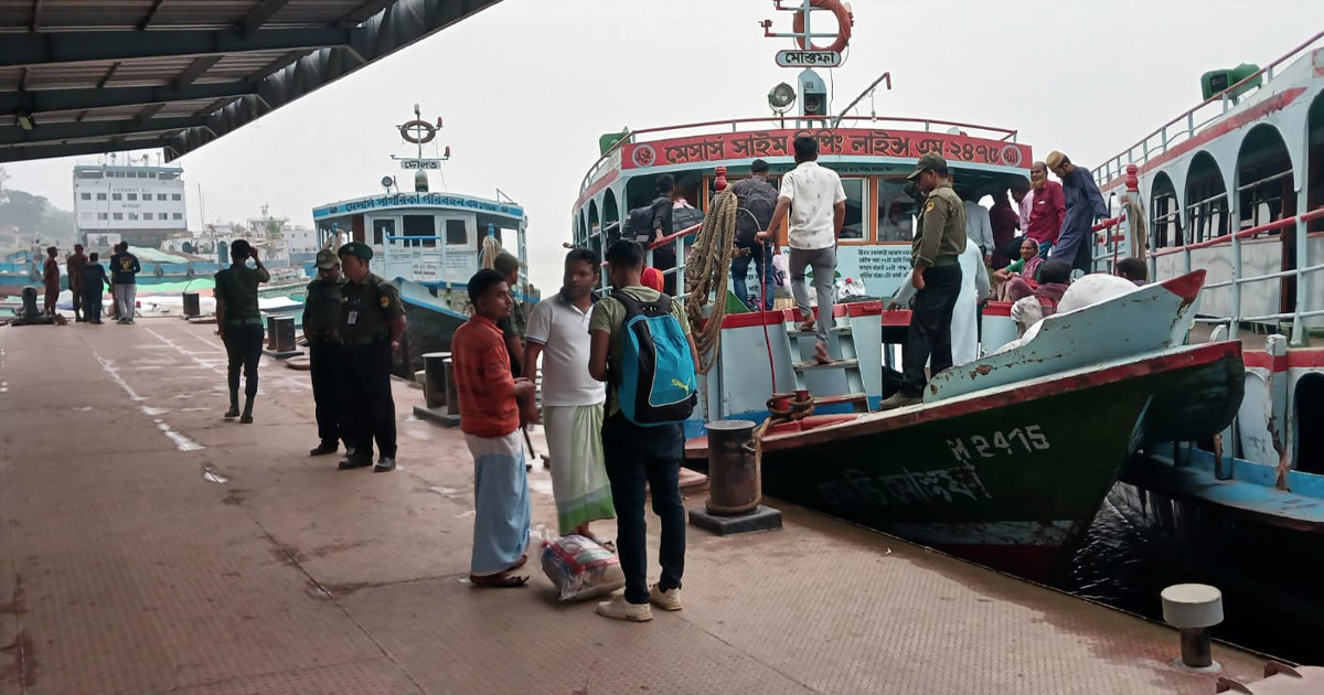 বৈরী আবহাওয়ার কারণে দৌলতদিয়া-পাটুরিয়া নৌরুটে লঞ্চ চলাচল বন্ধ