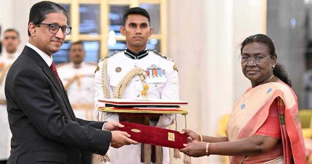 বাংলাদেশের হাইকমিশনার পরিচয়পত্র পেশ করলেন ভারতের রাষ্ট্রপতির কাছে