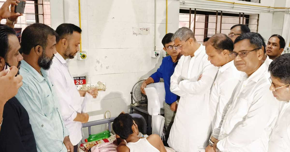 জমি বিক্রি করে সন্তানের চিকিৎসা করতে আসা মায়ের পাশে তারেক রহমান