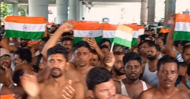 অর্ধনগ্ন অবস্থায় চাকরিহারা শিক্ষকদের মিছিলে উত্তপ্ত কলকাতা
