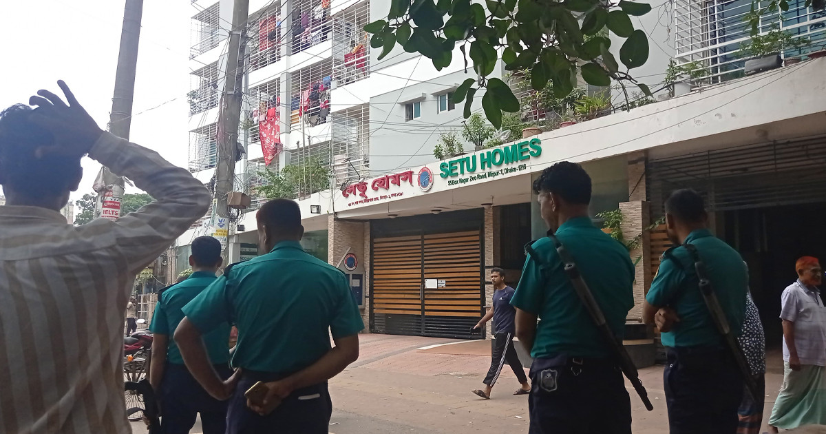 সাবেক এমপি রয়েছে সন্দেহে মিরপুরে বাড়ি ঘেরাও, অভিযানে পুলিশ
