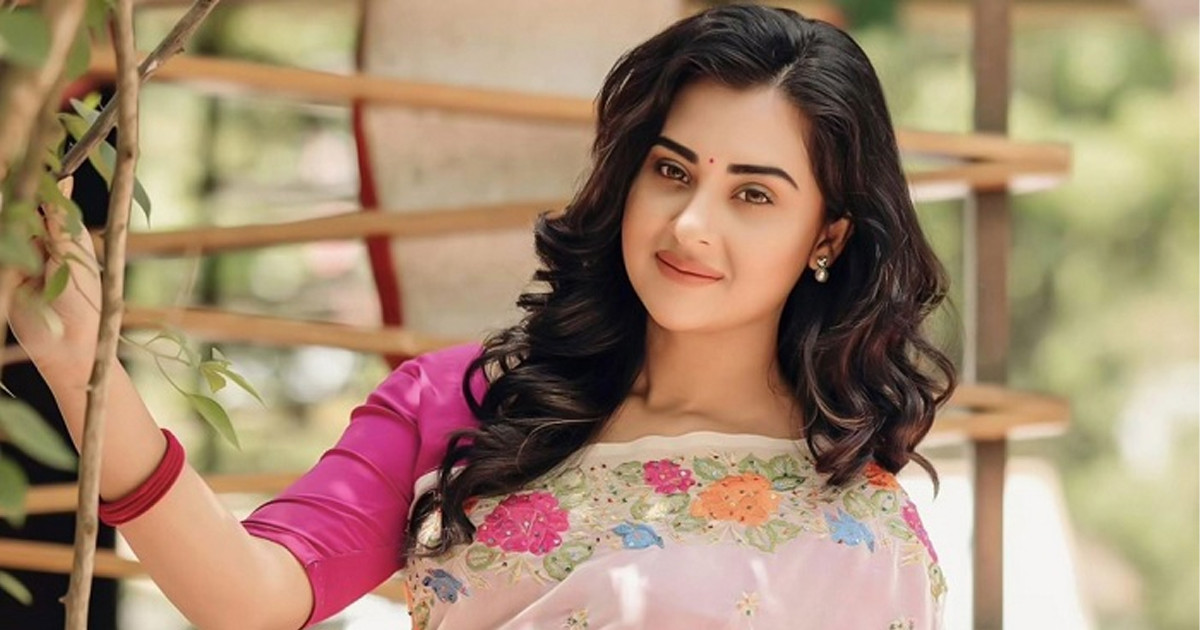 বুবলীর ইঙ্গিতপূর্ণ স্ট্যাটাস ঘিরে নেটিজেনদের মন্তব্য