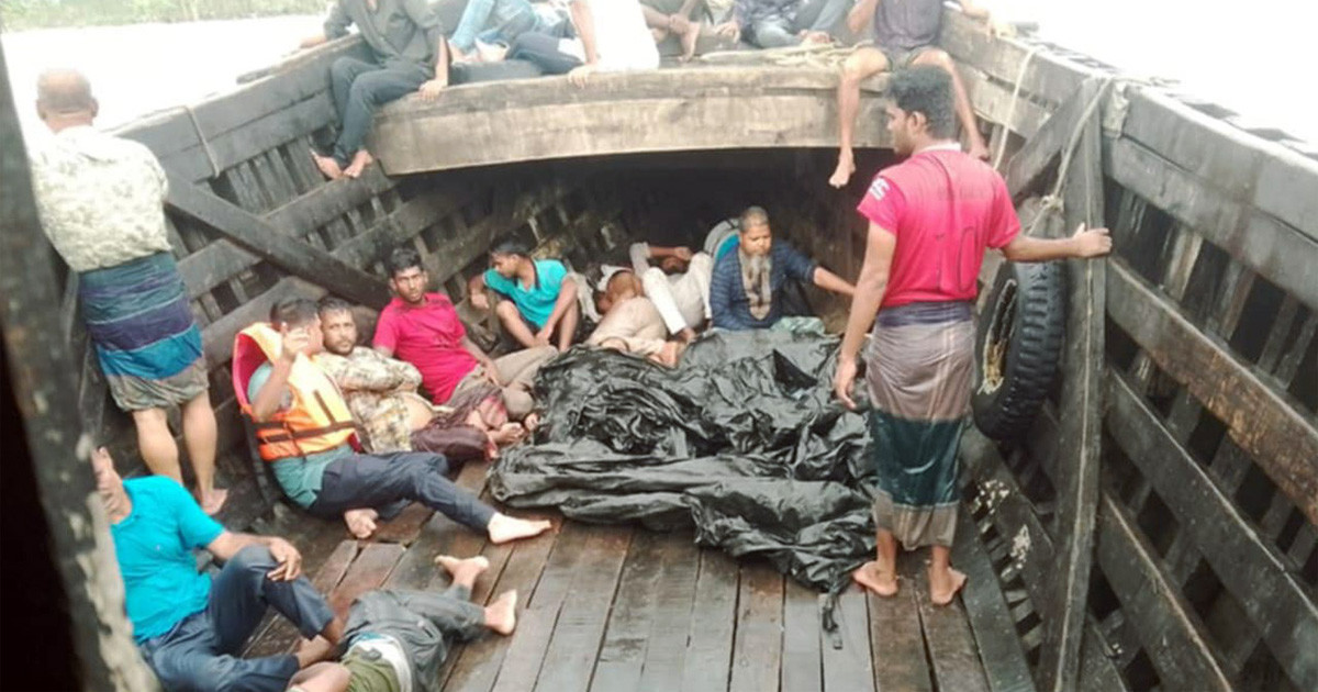 মেঘনায় ৩৯ যাত্রী নিয়ে ট্রলারডুবি, চলছে উদ্ধার অভিযান