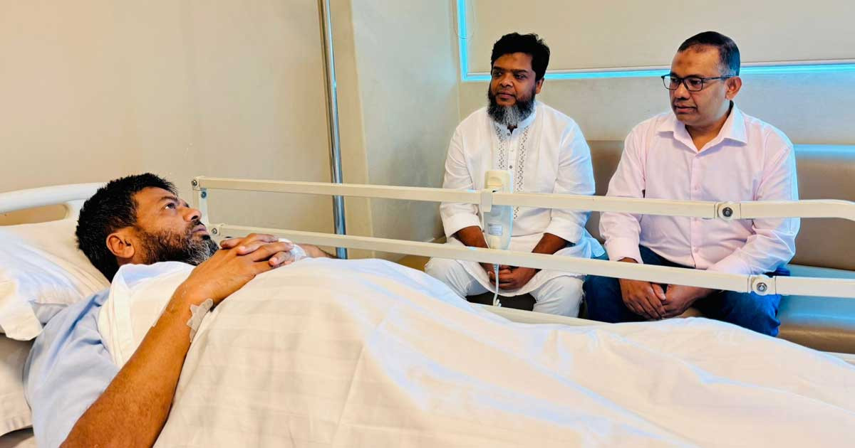 রফিকুল আলম মজনুকে দেখতে হাসপাতালে ব্যারিস্টার সায়েম
