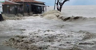 হাতিয়ায় নিম্নচাপে ১২৫টি ঘর ক্ষতিগ্রস্ত, বেরিবাঁধ ভাঙন