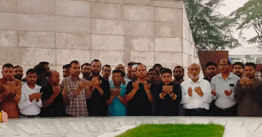 শহীদ জিয়াউর রহমানের সমাধিতে ‘আমরা বিএনপি পরিবার’-এর শ্রদ্ধা নিবেদন