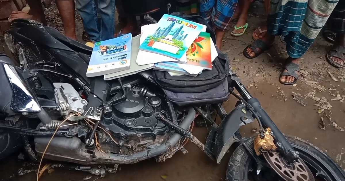 বাসের সঙ্গে সংঘর্ষে প্রাণ গেল ৩ মোটরসাইকেল আরোহীর