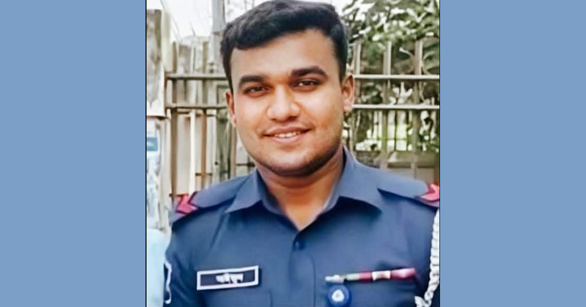 মেঘনায় ট্রলার ডুবি: নিখোঁজ পুলিশ সদস্যের লাশ উদ্ধার, এখনো নিখোঁজ ১
