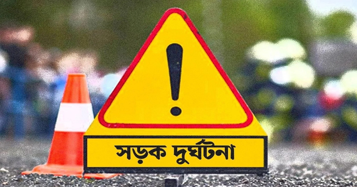 দাঁড়িয়ে থাকা ট্রাকের পেছনে মাইক্রোবাসের ধাক্কা, নিহত ৩