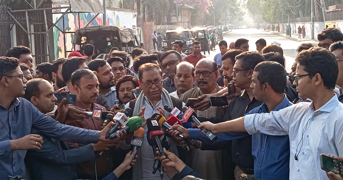অন্তর্বর্তী সরকার নতুন দলকে এখনও ফিডার খাইয়ে যাচ্ছে: সাইফুল হক