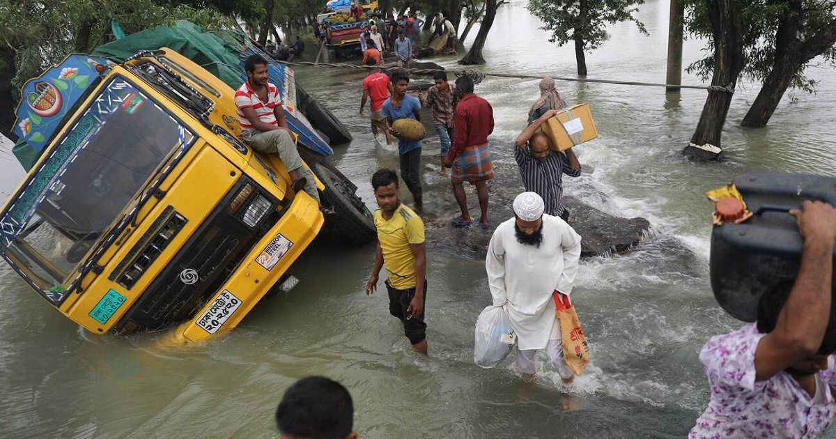 ঈদ আনন্দে বন্যার হানা যেসব জেলায়