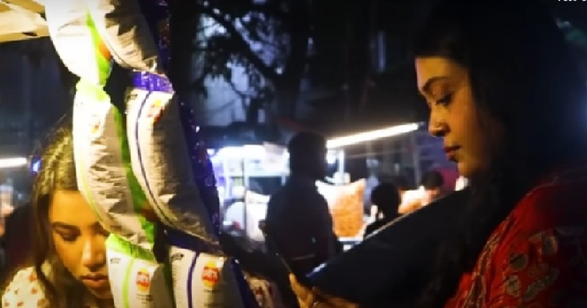 প্রতি রাতে গুলশানে আসে সেই প্রাইভেটকার, এরপরই বাড়ে ভিড়