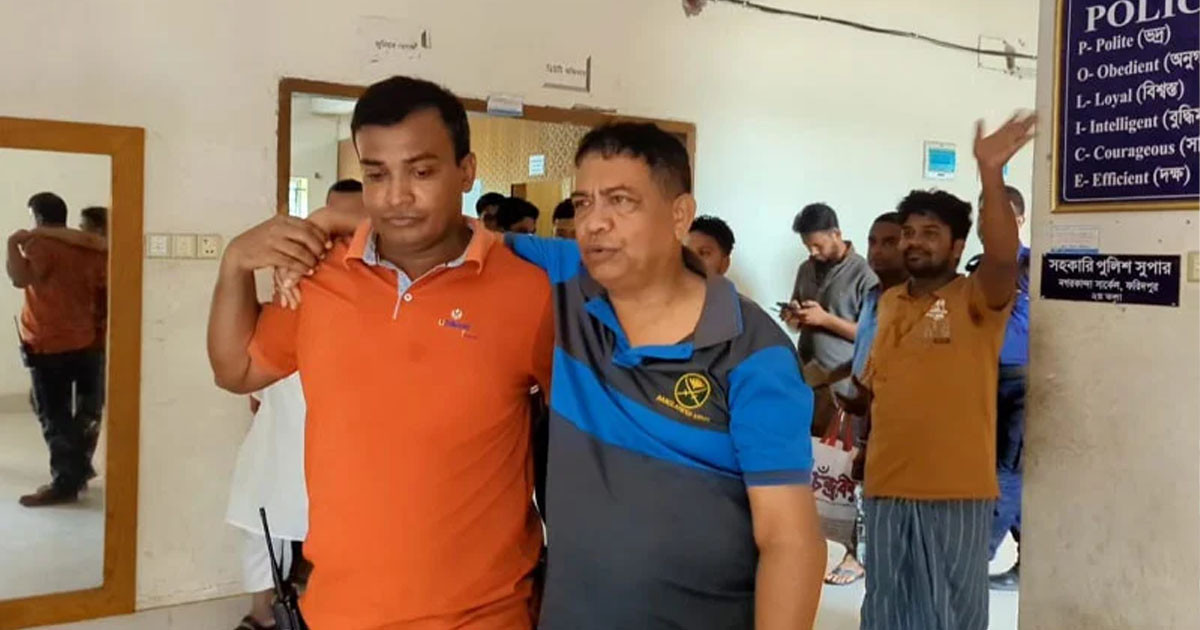 চাঁদাবাজির মামলায় অবসরপ্রাপ্ত মেজরসহ গ্রেপ্তার ৪