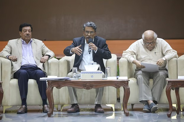 রাজনৈতিক দলগুলোর মতামতের ভিত্তিতেই চূড়ান্ত হবে জুলাই সনদ: আলী রীয়াজ