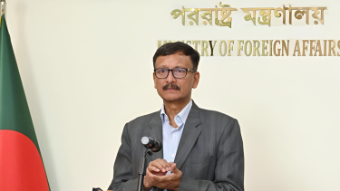 বিভিন্ন দেশে ভিসা বন্ধে আমাদের লোকজনই অনেকাংশে দায়ী: পররাষ্ট্র উপদেষ্টা