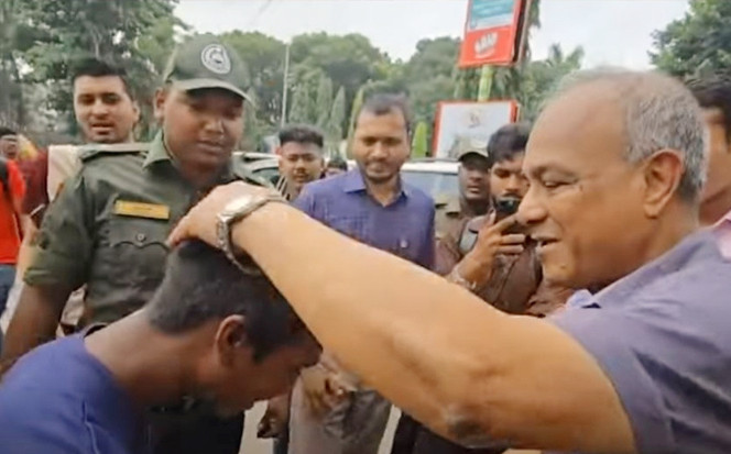 টাকা নয়, দোয়াই নিলো পথশিশুটি