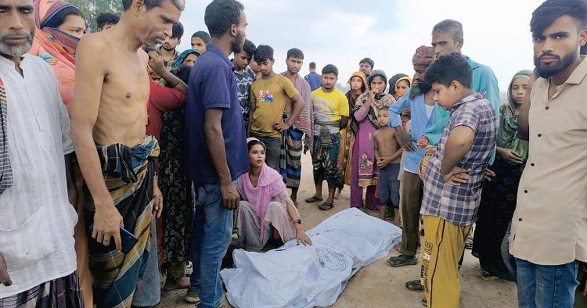 সুপারভাইজার ও হেলপারের ধাক্কায় বাসের নিচে পড়ে প্রাণ গেল যাত্রীর