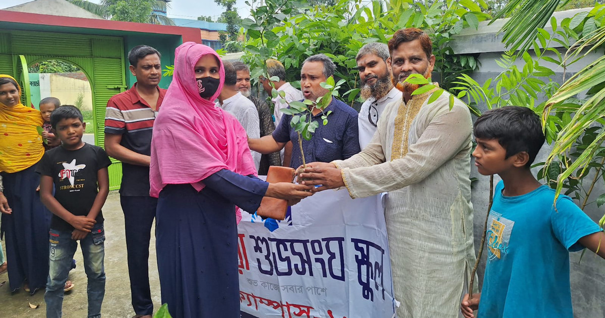 দেশের উষ্ণতম এলাকা লালপুরে বসুন্ধরা শুভসংঘের বৃক্ষরোপণ কর্মসূচি