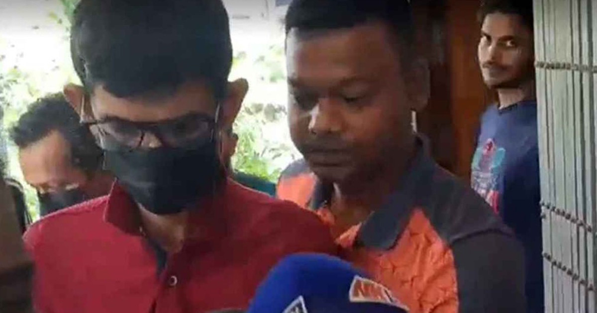 কলকাতায় আ.লীগ নেতা ও সাবেক পুলিশ কর্মকর্তা আটক