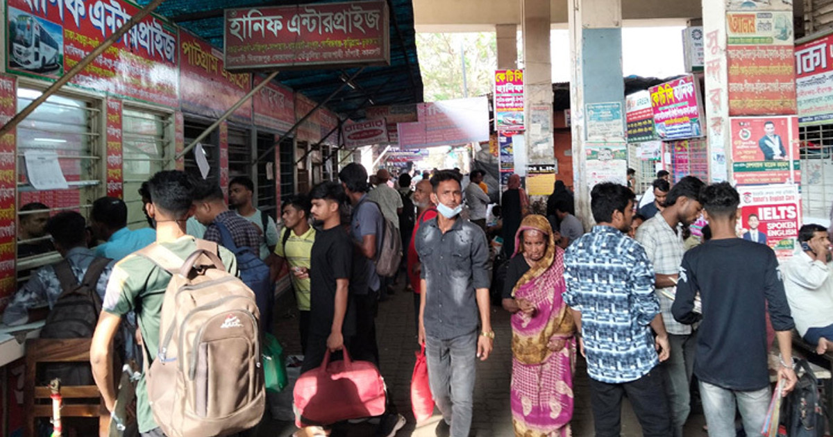 টিকিটের জন্য যাত্রীদের ছোটাছুটি, বিআরটিসিতেই দ্বিগুন ভাড়া আদায়ের অভিযোগ