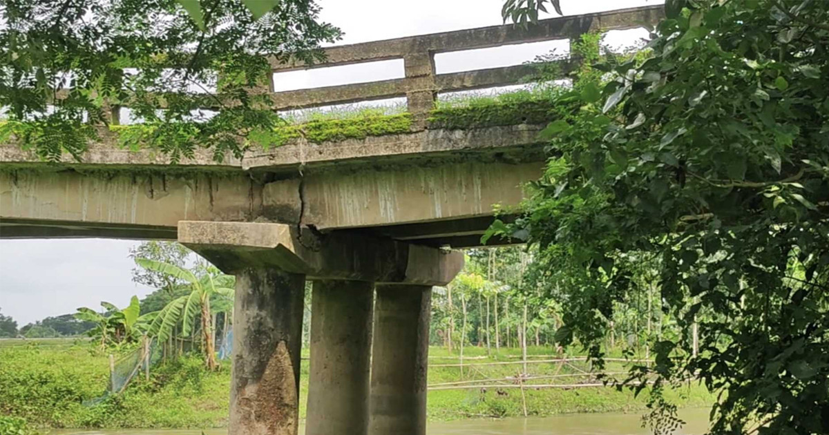 আখাউড়ায় দেবে গেলো সেতু