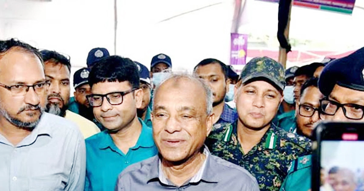 দুর্নীতিবাজরা নেই, তাই বড় গরুর বিক্রি কম: স্বরাষ্ট্র উপদেষ্টা