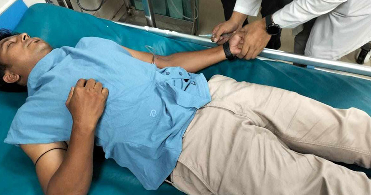 যাত্রী হয়রানির চিত্র তুলে ধরতে গিয়ে মারধরের শিকার কালের কণ্ঠের সাংবাদিক