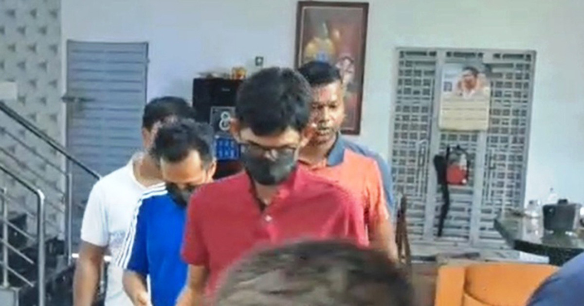 যে কারণে আ.লীগ ২ নেতাকে আটকের পর ছেড়ে দিল পশ্চিমবঙ্গ পুলিশ