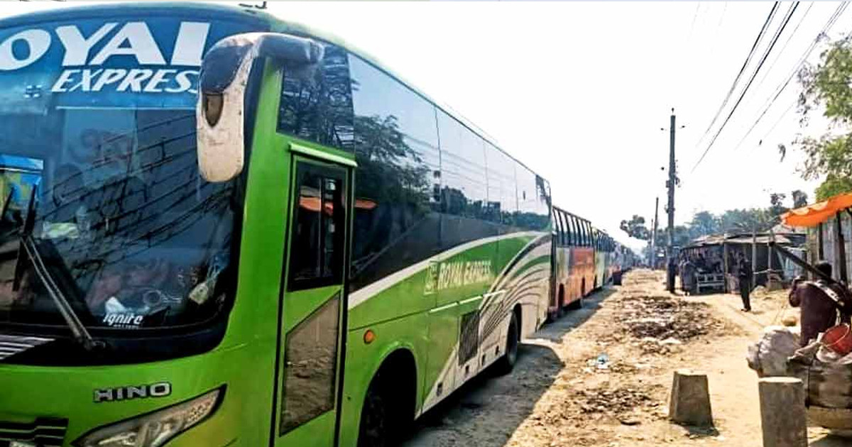 পাটুরিয়া-দৌলতদিয়ার নৌ-রুটে ৪ কিলোমিটার যানজট