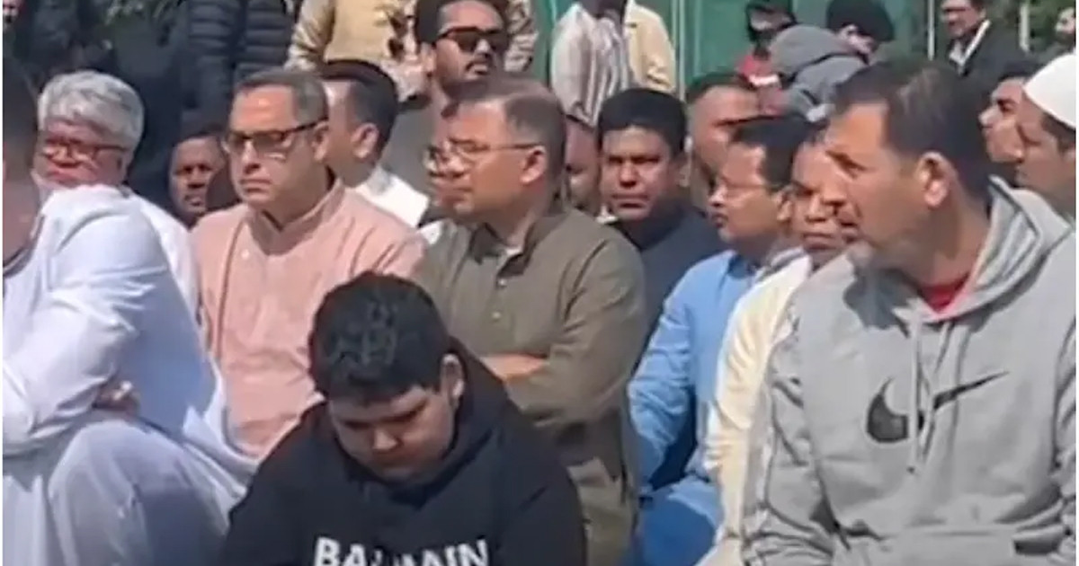 লন্ডনে নেতাকর্মীদের সঙ্গে তারেক রহমানের ঈদের নামাজ আদায়